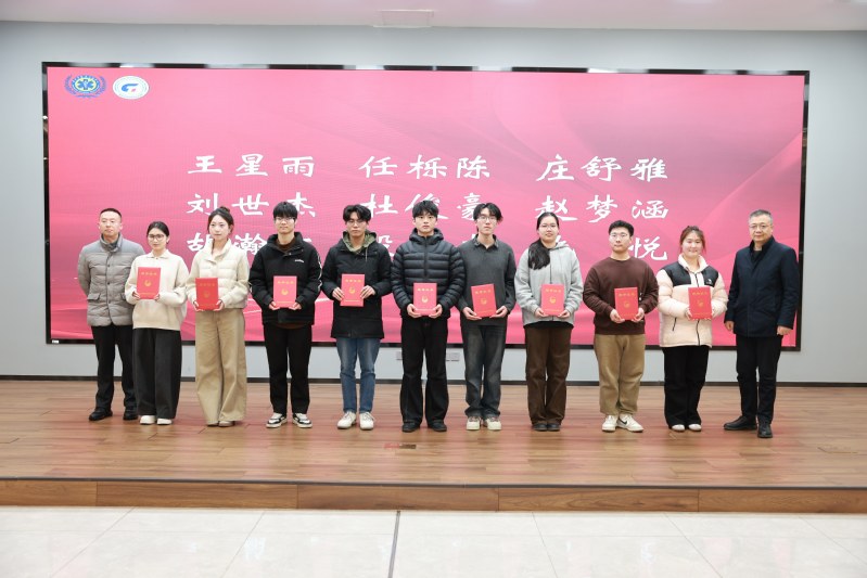 优秀志愿者合影